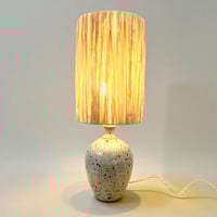 Image 2 of Grande lampe céramique grès beige gris pyrité vintage 1960s - 1970s - Abat-jour en raphia