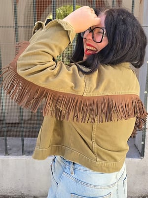 Chaqueta vaquera con flecos 