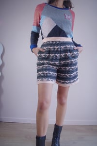 Image 2 of GAUFRETTE --- short en tweed texturé