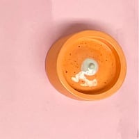 Borst aan de wand, oranje  (10a)
