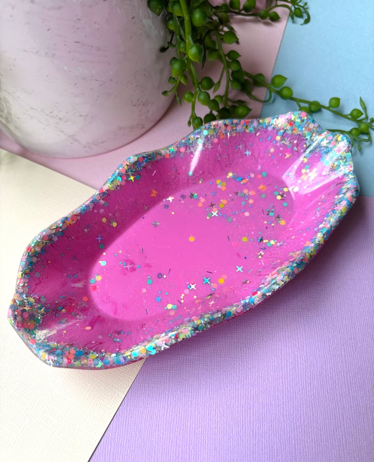 LAVENDER WAVY TRAY