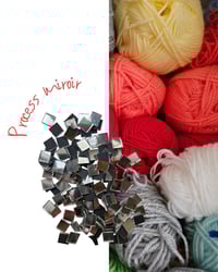 Image 3 of Miroir tufting