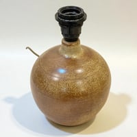 Image 4 of Grande lampe céramique grès marron pyrité vintage 1960s - 1970s - Abat-jour en ruban