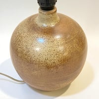 Image 6 of Grande lampe céramique grès marron pyrité vintage 1960s - 1970s - Abat-jour en ruban