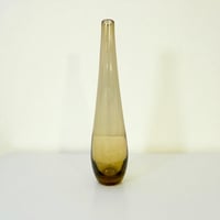 Image 2 of Grand vase soliflore IKEA – Design Lotta Pettersson – Verre soufflé jaune fumé (années 2000)
