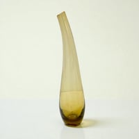Image 1 of Grand vase soliflore IKEA – Design Lotta Pettersson – Verre soufflé jaune fumé (années 2000)