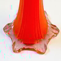 Image 8 of Vase soliflore vintage des années 70s en verre double transparent et orange