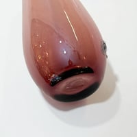 Image 8 of Vase soliflore IKEA – Design Lotta Pettersson – Verre soufflé violet fumé (années 2000)