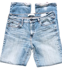 Image 7 of Women's Levi's 505 jeans , straight leg stretch denim , med wash , mid rise , SZ 10 , VINT 2010