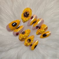 Image 3 of Sunflower and ladybugs Nailz 