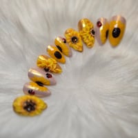 Image 2 of Sunflower and ladybugs Nailz 