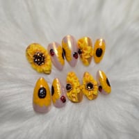 Image 4 of Sunflower and ladybugs Nailz 