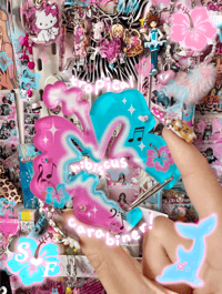 Image 1 of tropical hibiscus carabiner