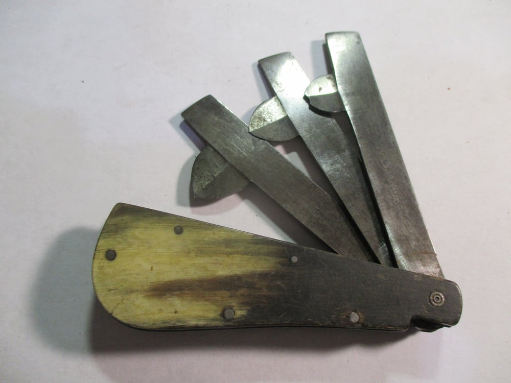 #192-CIVIL WAR SALE: MEDICAL BLEEDING FLEAM, AN IMPORTANT INSTRUMENT FOR THE FIELD SURGEON