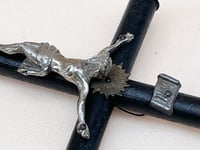 Image 7 of Crucifix antique Jésus Christ  Napoléon III en bois noirci et Christ en métal - fin XIXe.