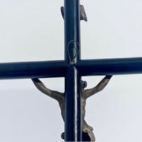 Image 7 of Grand crucifix antique Jésus Christ  Napoléon III en bois noirci et Christ en métal - fin XIXe.