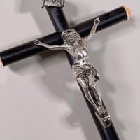 Image 2 of Crucifix antique de Jésus Christ - Napoléon III – Bois noirci et Christ en métal -  XIXe