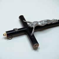 Image 5 of Crucifix antique Jésus Christ / Napoléon III en bois noirci et Christ en métal - fin XIXe.