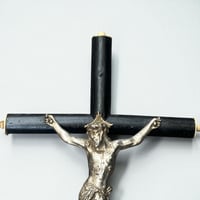 Image 5 of Crucifix antique Jésus Christ . Napoléon III en bois noirci et Christ en métal - fin XIXe.