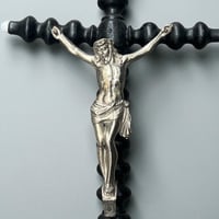 Image 4 of Grand crucifix antique Jésus Christ Napoléon III  bois noirci et Christ en métal - fin XIXe.