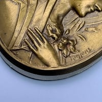 Image 7 of Cadre ancien en verre miroir avec médaillon bronze Vierge Marie signé Ruffony 1930