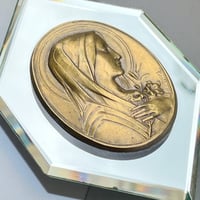 Image 3 of Cadre ancien en verre miroir avec médaillon bronze Vierge Marie signé Ruffony 1930