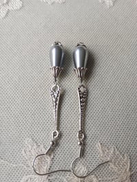 Image 10 of 1920s Art Deco Pearl Teardrop Earrings, Silver Grey