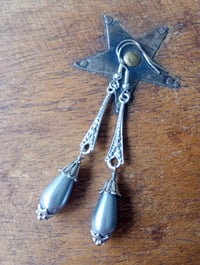 Image 4 of 1920s Art Deco Pearl Teardrop Earrings, Silver Grey