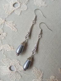 Image 6 of 1920s Art Deco Pearl Teardrop Earrings, Silver Grey