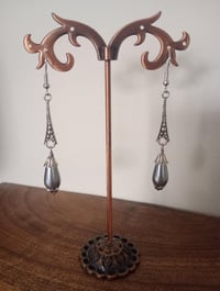 Image 7 of 1920s Art Deco Pearl Teardrop Earrings, Silver Grey