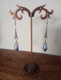 Image 5 of 1920s Art Deco Pearl Teardrop Earrings, Icy Blue