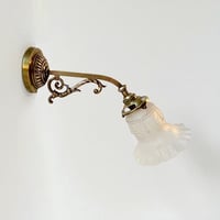 Image 3 of Applique ancienne de style Louis XVI en bronze et globe tulipe en verre translucide drapé