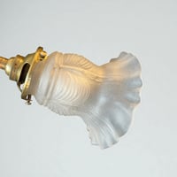 Image 7 of Applique ancienne de style Louis XVI en bronze et globe tulipe en verre translucide drapé