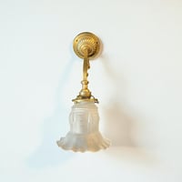 Image 4 of Applique ancienne de style Louis XVI en bronze et globe tulipe en verre translucide drapé