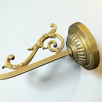 Image 9 of Applique ancienne de style Louis XVI en bronze et globe tulipe en verre translucide drapé