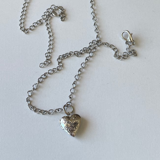 basic locket necklace