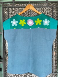 Image 3 of Splice-T Top. Petals sz12