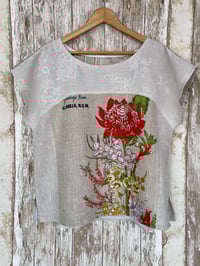 Image 5 of Splice-T Top. Waratah sz16