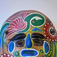 Image 4 of Petit masque mexicain vintage en terre cuite peint à la main – Années 70 - 80