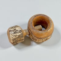 Image 1 of Ancien casse-noix rustique à vis en bois vintage des années 50 - 60 - 