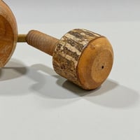 Image 6 of Ancien casse-noix rustique à vis en bois vintage des années 50 - 60 - 