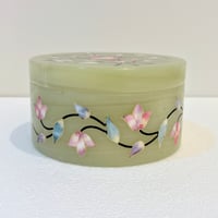 Image 5 of Grande boîte à bijoux en pierre d'onyx vert et fleurs en nacre incrustées – Années 70