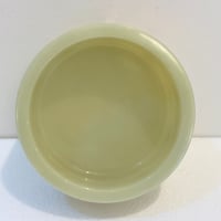 Image 8 of Grande boîte à bijoux en pierre d'onyx vert et fleurs en nacre incrustées – Années 70