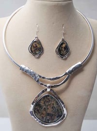 Silver Necklace w/Abalone Stone