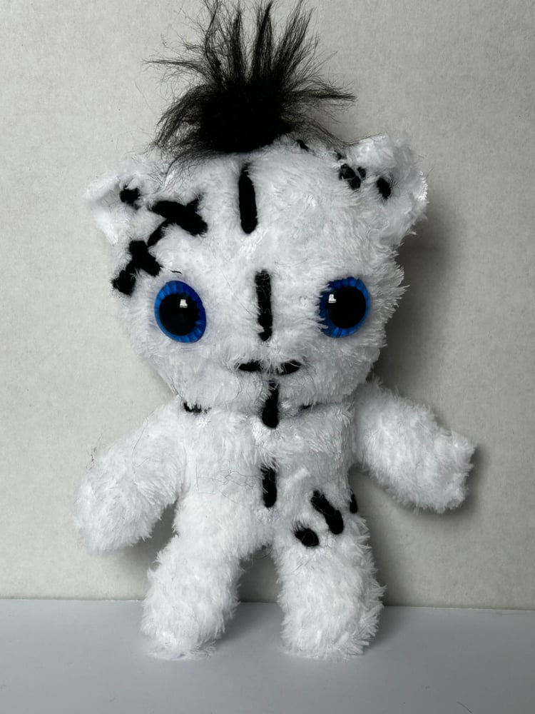 Image of Plurb mini Gibbie leychain