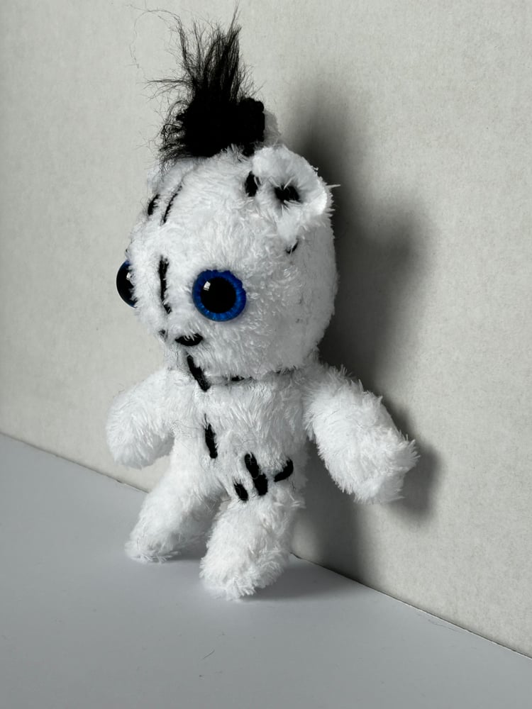 Image of Plurb mini Gibbie leychain