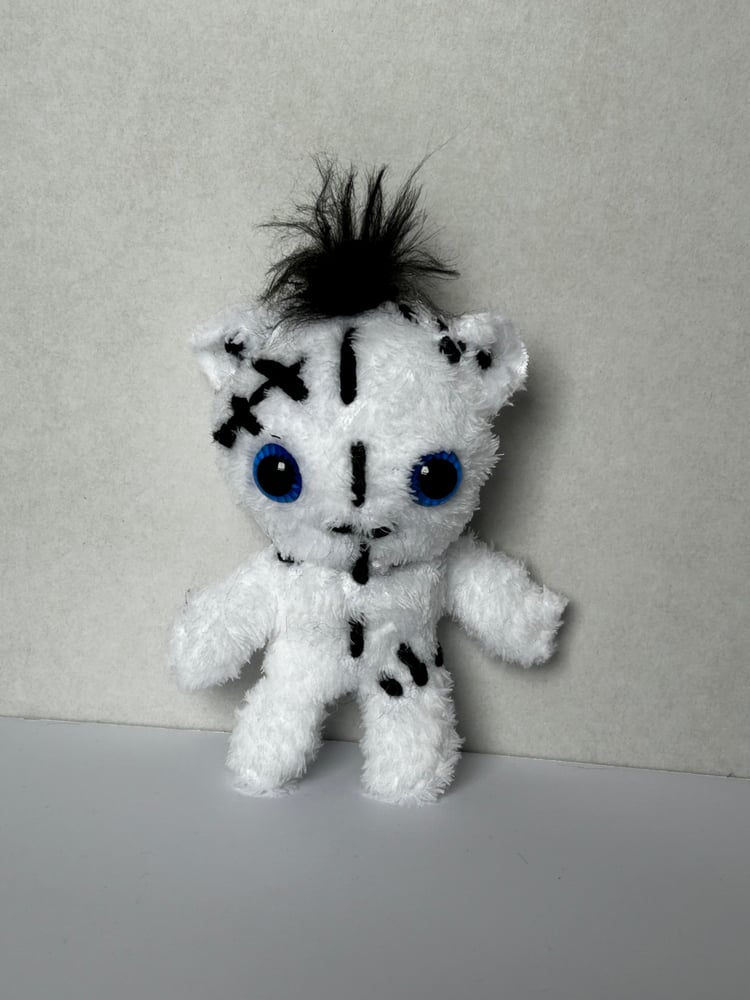 Image of Plurb mini Gibbie leychain