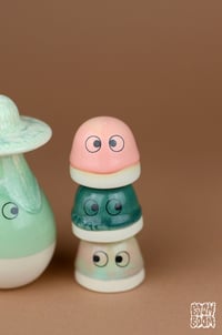 Image 2 of Familia dot