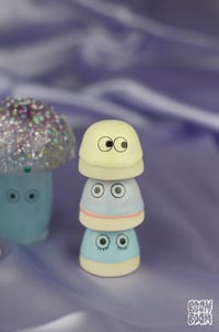 Image 5 of Familia dot