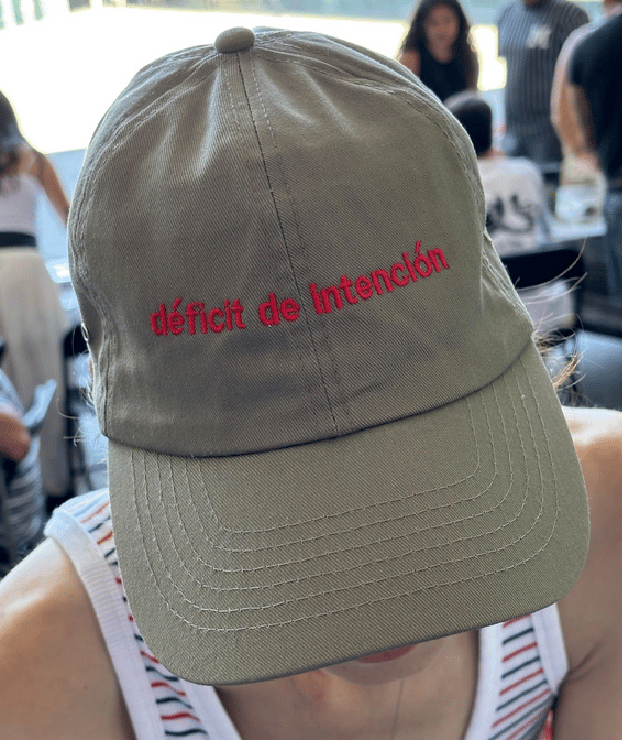 Image of Gorra déficit de intención